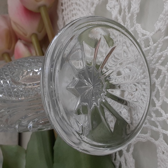 Pressed Clear Glass 7" Footed Bud Vase Diamond Leaf Pattern - Picture 5 of 7